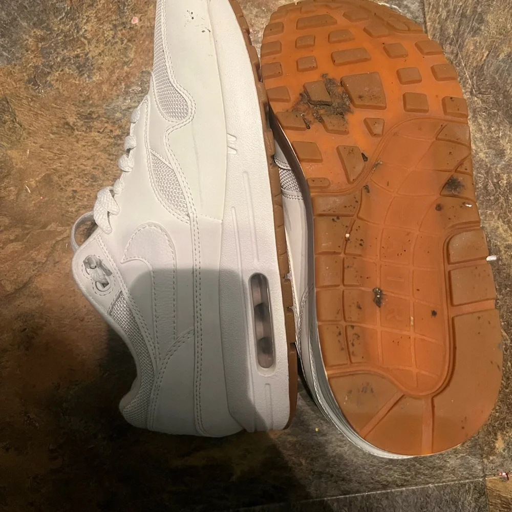 Nike White Athletic Shoes - Picture 3 of 4
